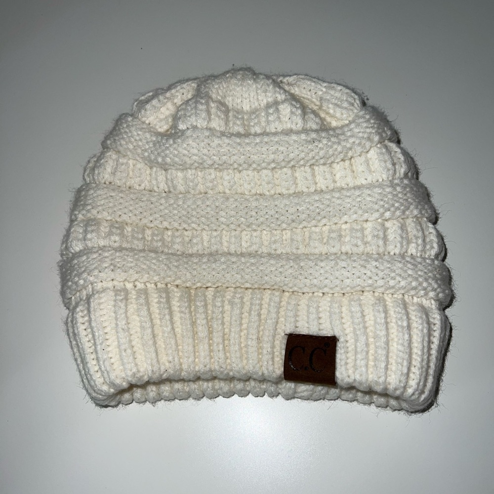 cream/white cc knit beanie